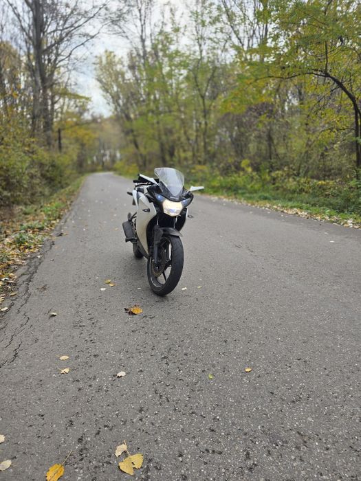Vând cbr125r jc50
