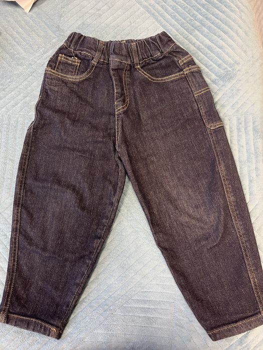 Джинсы 110 размер. Хорошего качества.