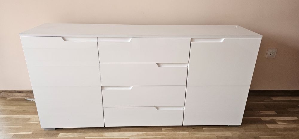 Бял шкаф от Айко