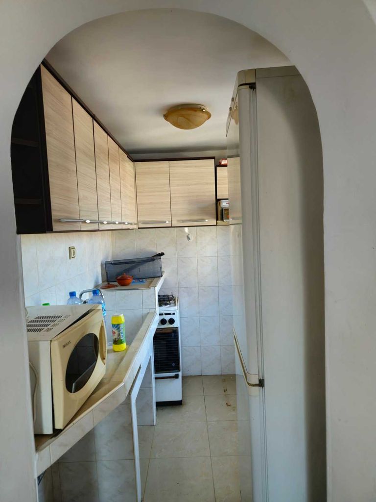 Продава се Къща в Карнобат - 270 кв.м за 300 €/кв.м - Снимка #4