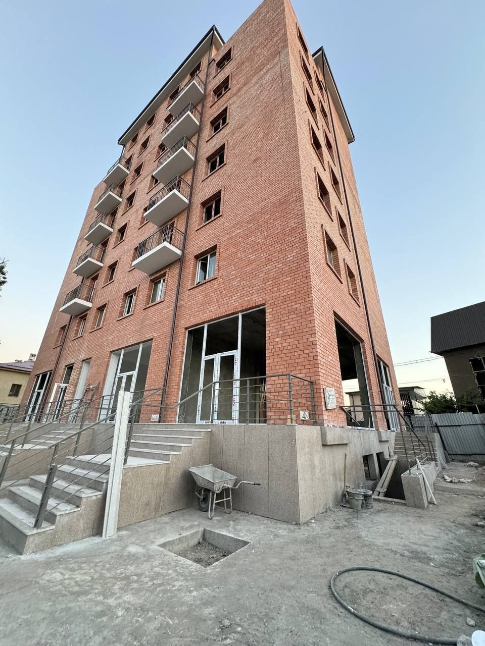 Продается нежилое помещение 120 кв.м 1 этаж первая линия Саракулька