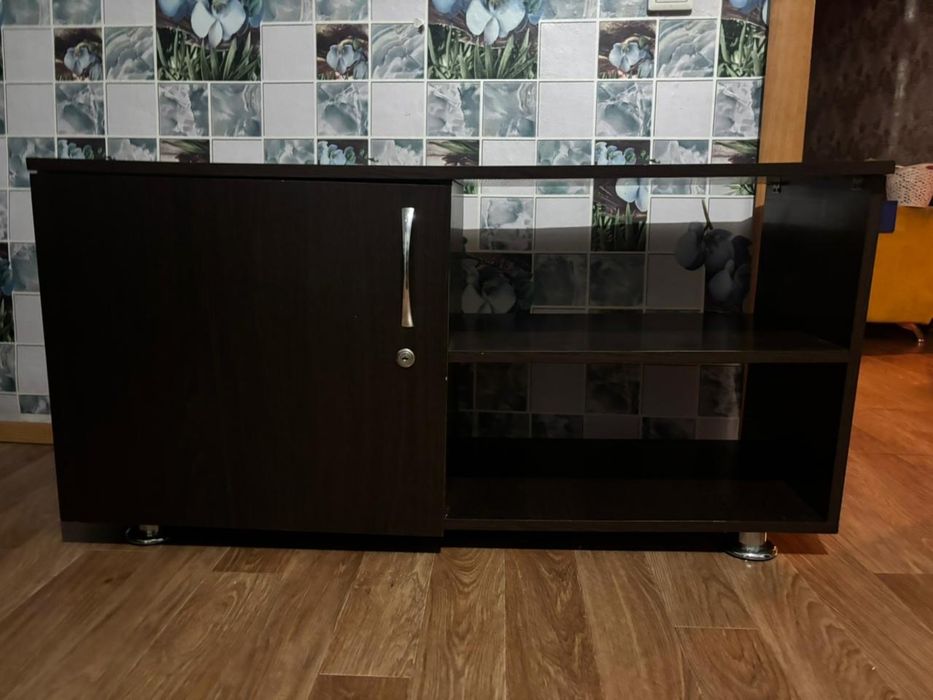 Продам тумбу под тв