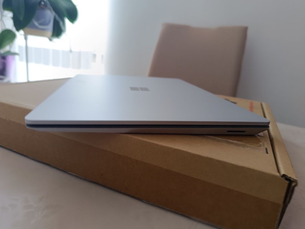 Лаптоп Microsoft Surface 4 13,5' Core i5