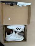 Маратонки adidas, номер 20