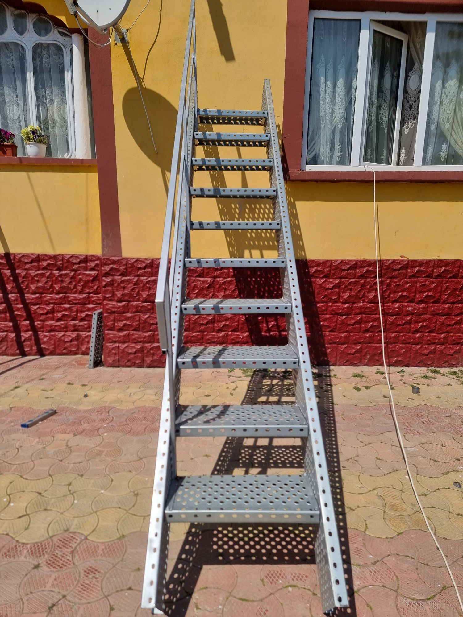 Confectionam scarii metalice zincate exterioare și pentru incendii , p
