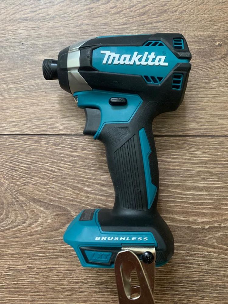 Шуруповерт MAKITA XDT13