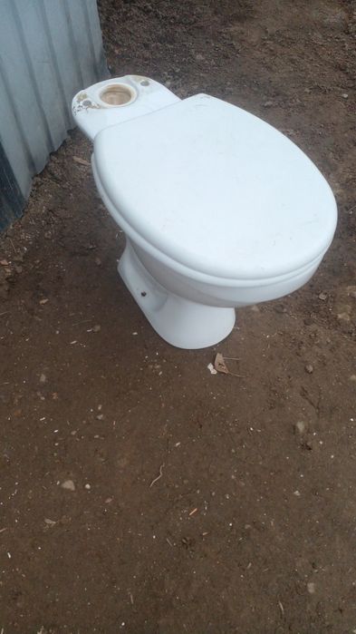 Унитаз бу без бочка с крышкой с гофрой чистый 5000тн