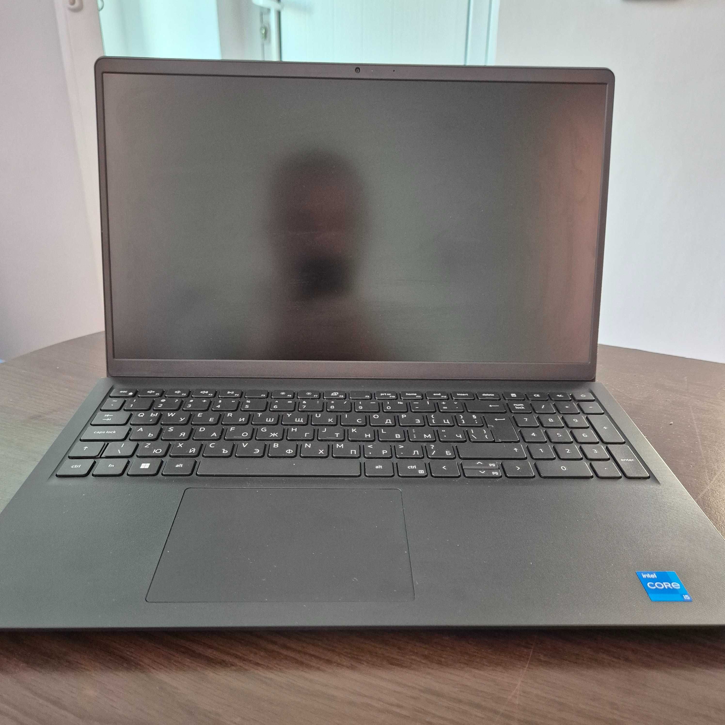 Dell Vostro 15 3530 Full HD 120HZ
