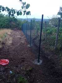 изграждане на огради с тръби, поцинковани или прахово боядисани и мреж