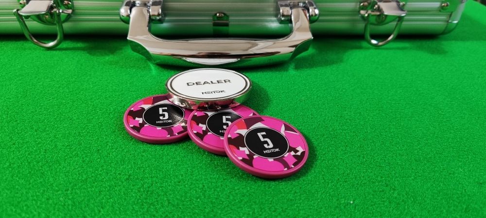 Покерный набор 300 фишек керамические фишке. Покер набор.