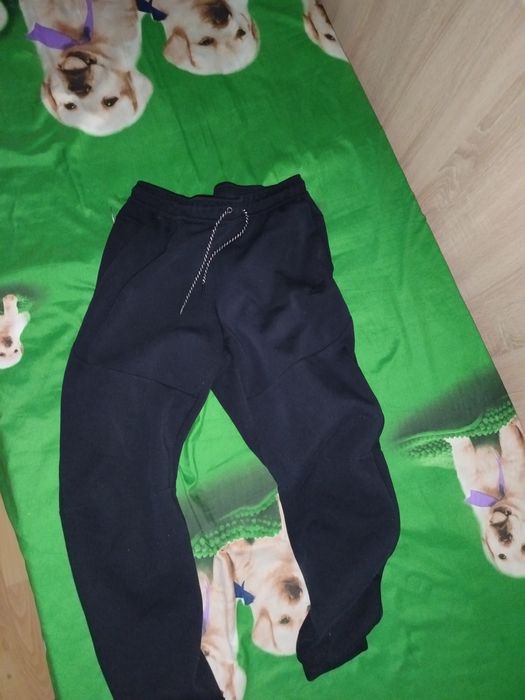 Vând pantaloni Nike Tech originali Mărimea L