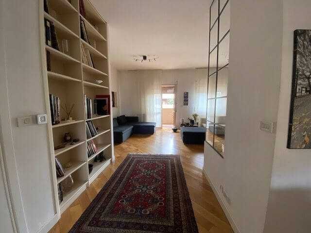 Дава се под наем Двустаен апартамент в София, Център - 54 кв.м за 408 € - Снимка #2