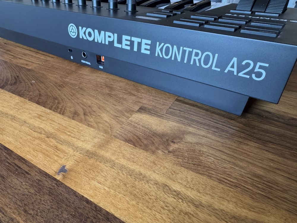 Controller Midi Komplete Kontrol A25 Native Instruments