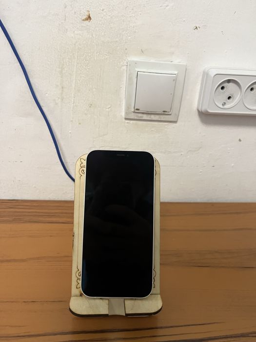 Iphone 12 продается