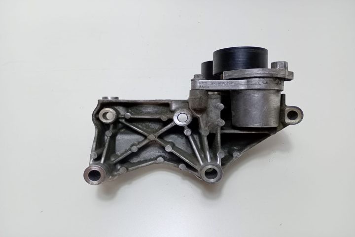 Suport accesorii 1.6 dci 117105124R Renault Trafic a 3-a generatie se