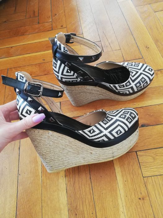 Обувки на платформа