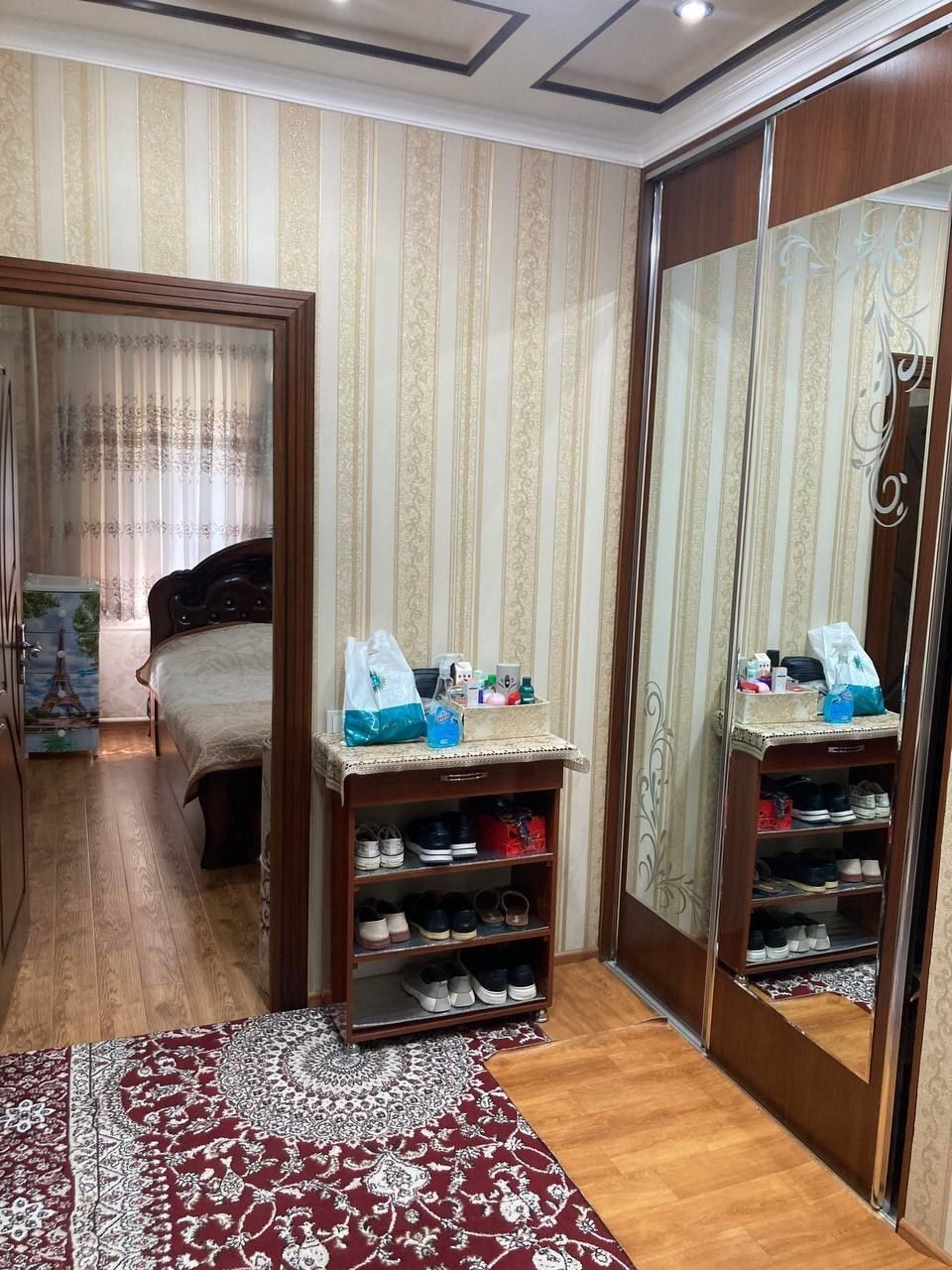 Продам 2 ком Юнусабад 11 квартал