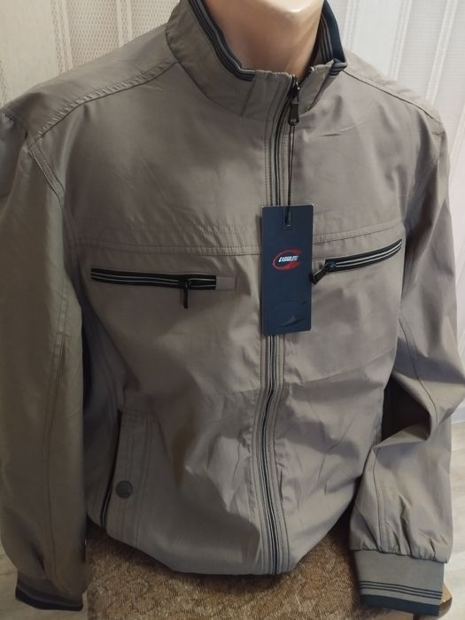 Продам ветровку мужскую 48 размер