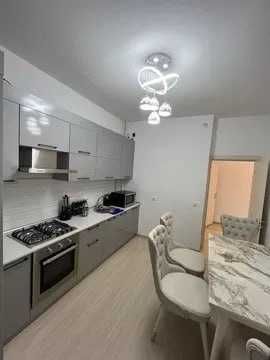 Срочна сдаётся квартира 2 ком/2/9 Рядом у Боткина 208*