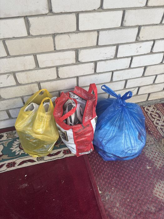 Отдам за шоколадку вещи,обувь детский