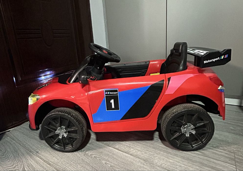 Masinuta electrica cu telecomanda