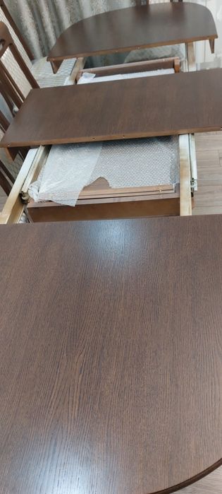 Продаётся стол для дома, гостинной,