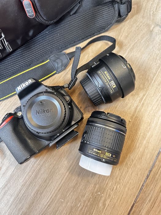Nikon D5600 с два обектива и пълен комплект аксесоари