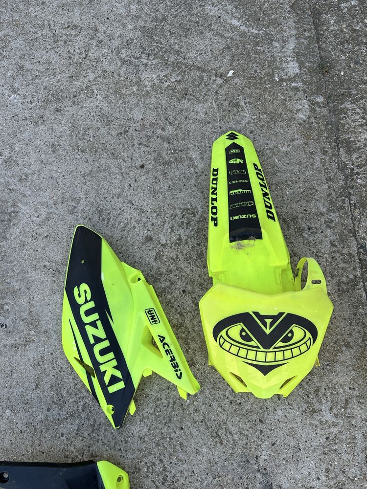 Пластмаси за мотор suzuki rmz250 2016г