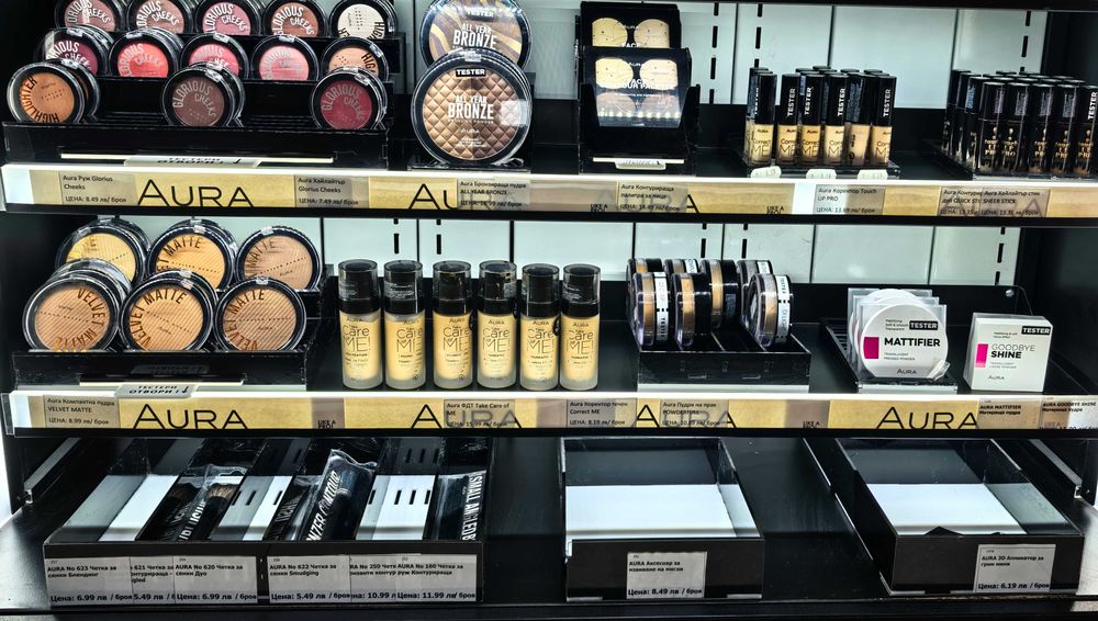 Декоративна козметика Aura