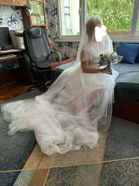 Бяла сватбена рокля и шлейф към нея