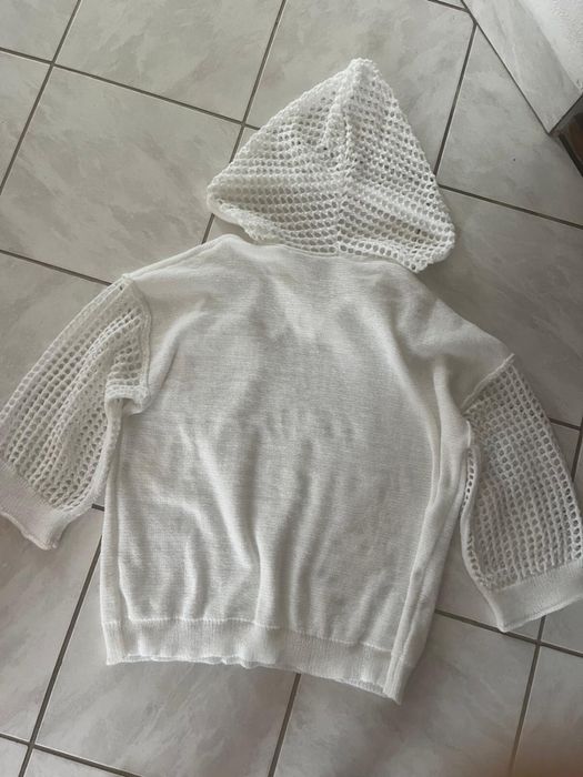 Pullover cu gauri si gluga