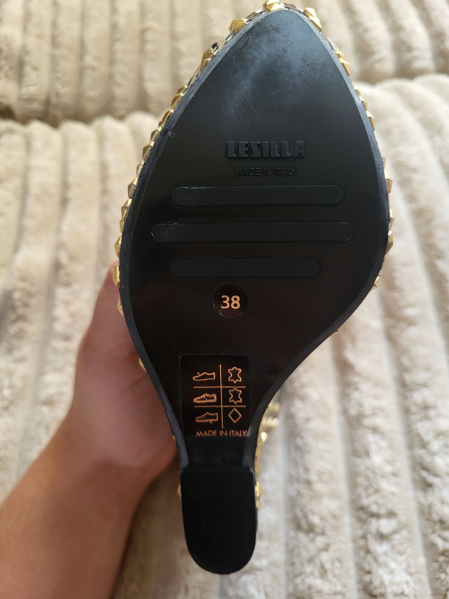 Продам туфли LESILLA