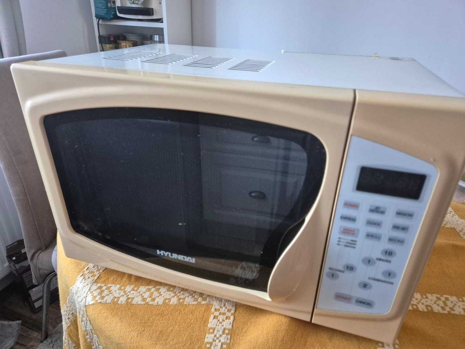 Vand microunde in stare perfecta de functionare