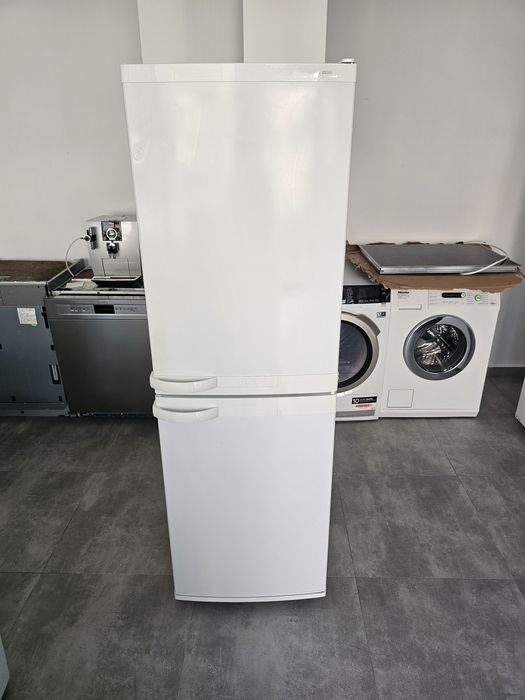 Хладилник Miele с фризер с 3 чекмеджета