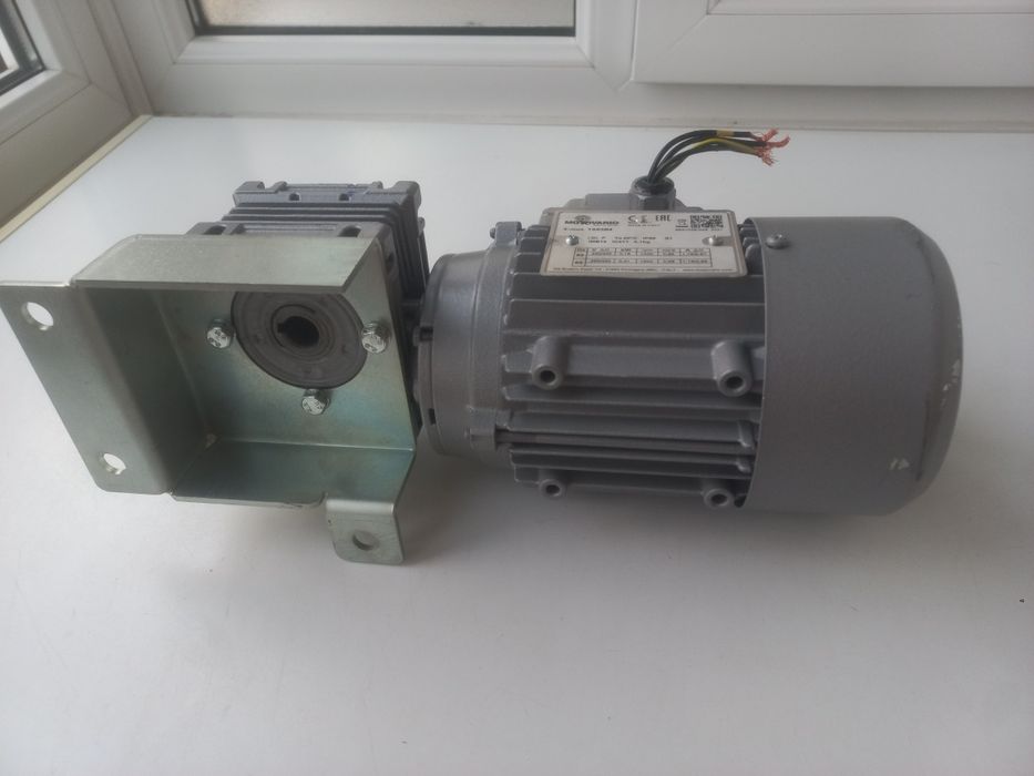 Motor cu reductor