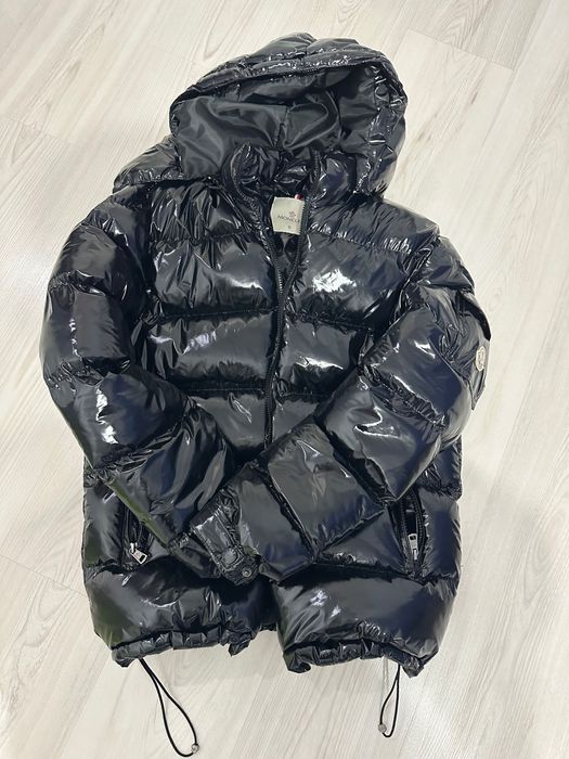 Яке Moncler с NFC tag