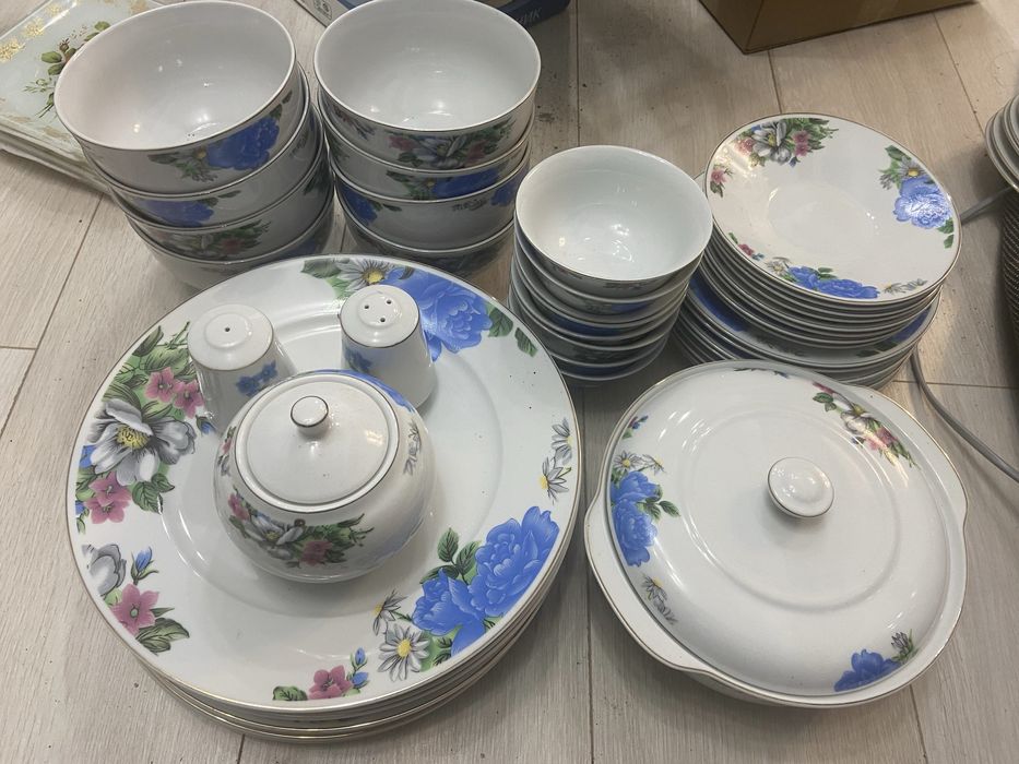 Продам чайно-столовый сервиз