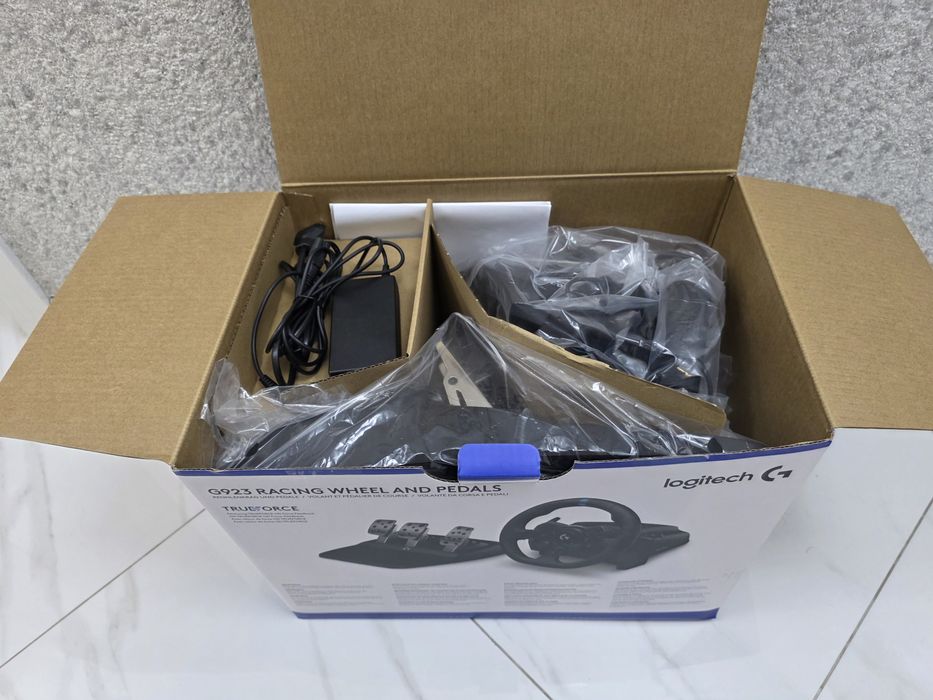 Logitech G923 - PS4/PS5