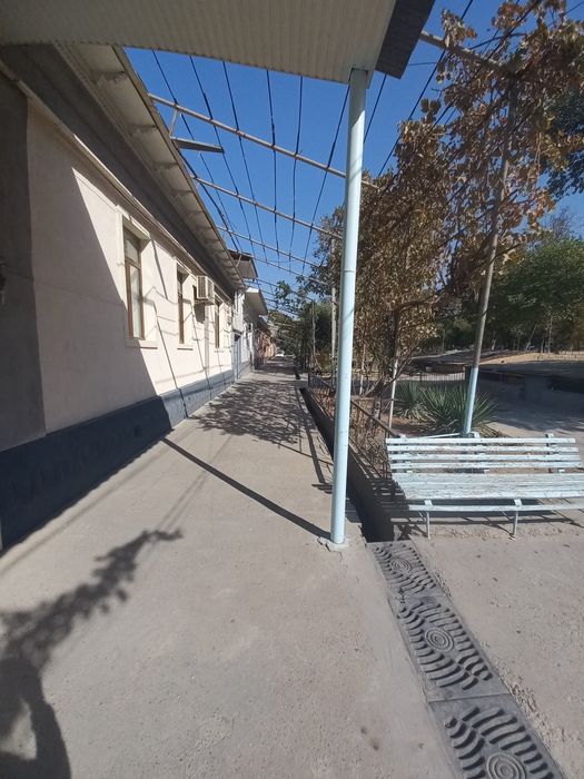 Mevazor yo'l yuzida 1-liniya 3.7-sotok Fasadi:13.5-metr Hovli sotiladi