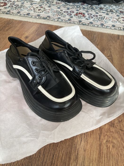 Продается классическая обувь