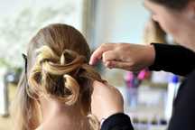 Coafeză cu experiență la un salon ultracentral în Oradea