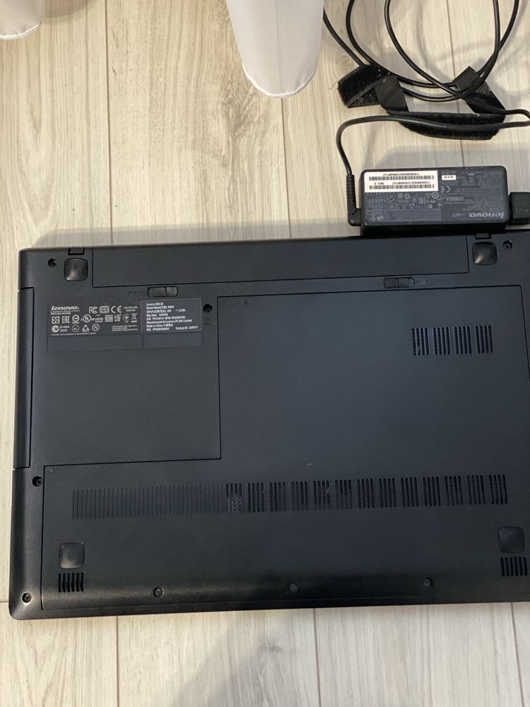 Vand Laptop Lenovo