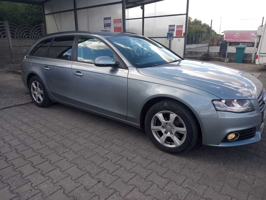 Audi A4 B8 an 2011, motor 2.0 diesel 143 cp înmatriculată în RO