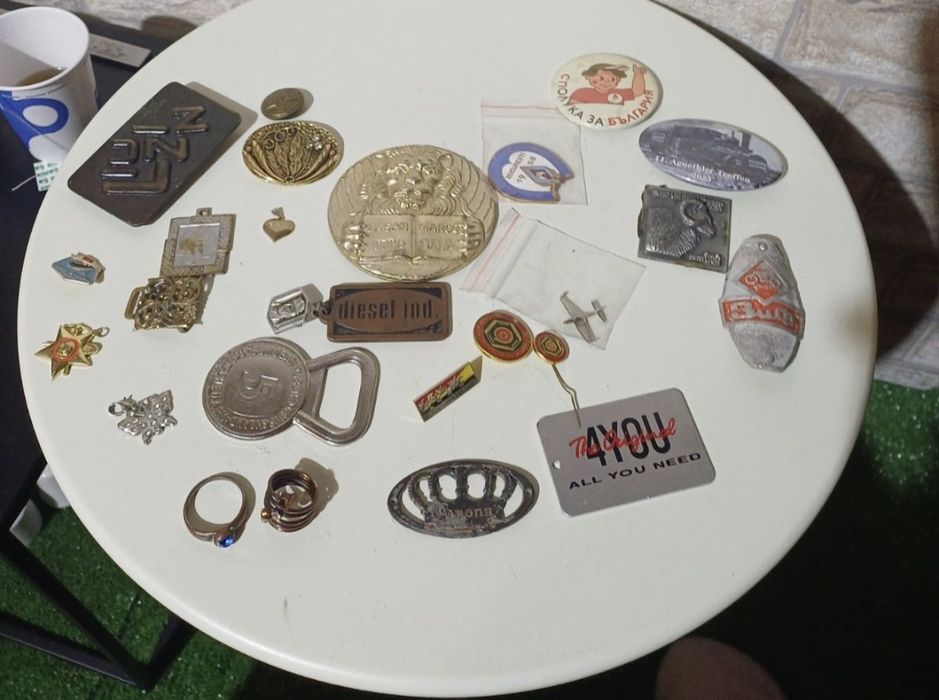 Лот микс значки и др.