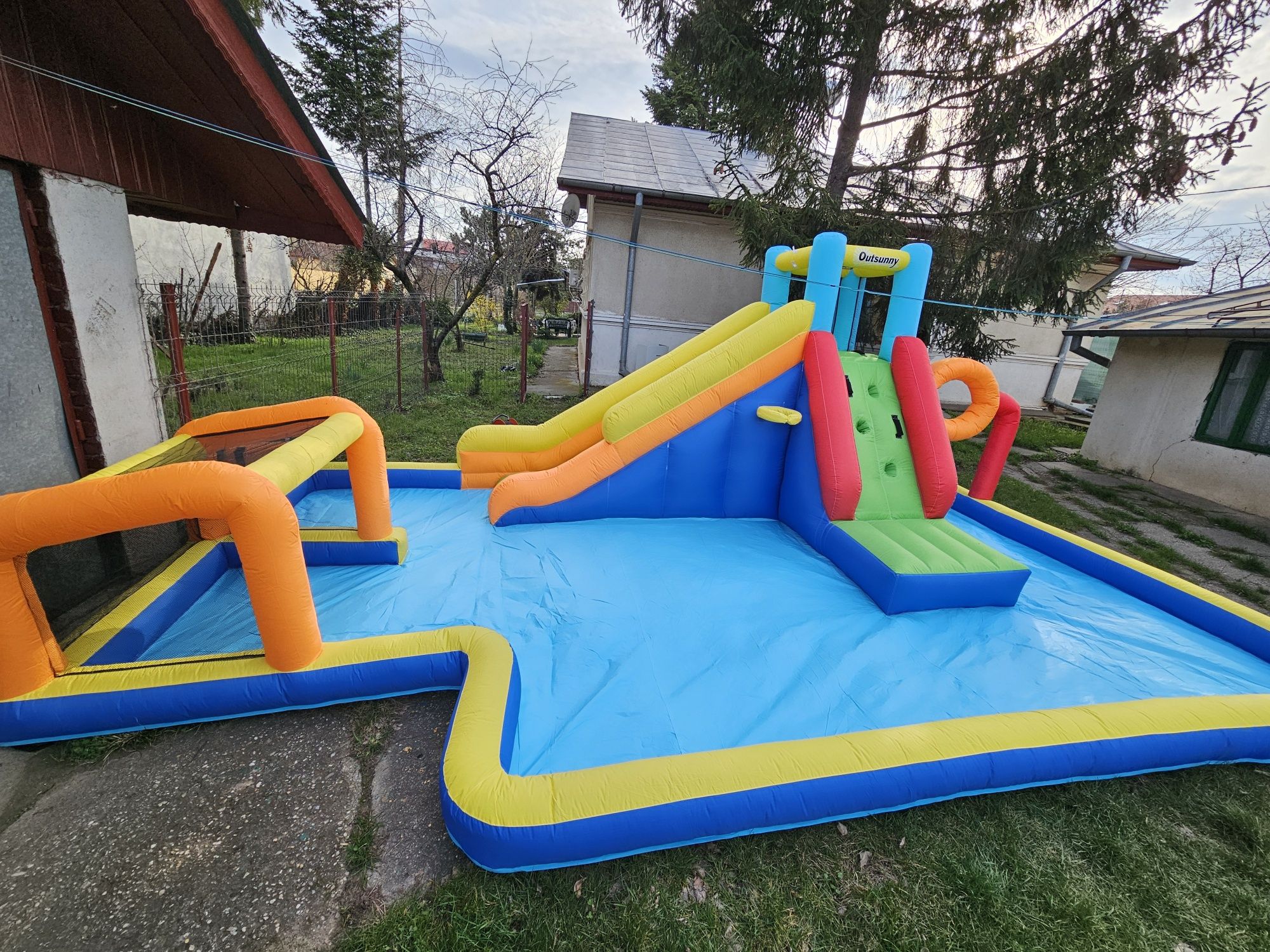 Închiriază Toboganul Gonflabil – Distracție Garantată pentru Copii!