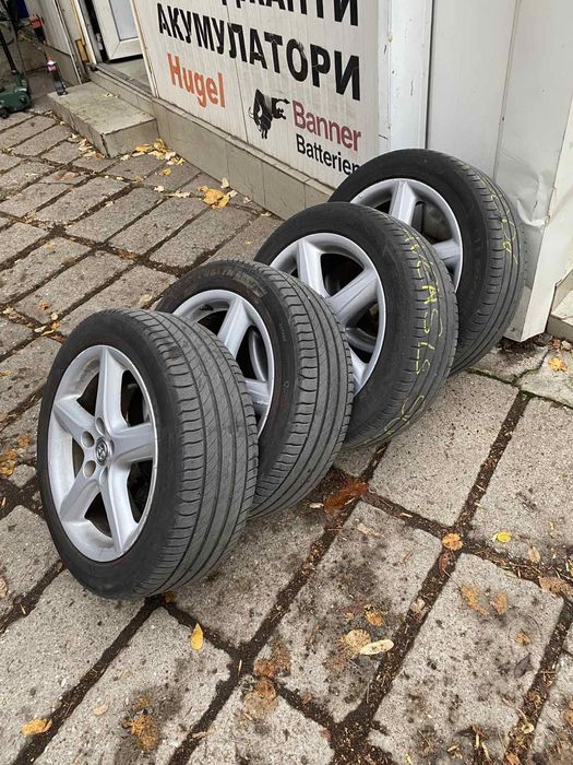 Продавам гуми  за Тойота Авенсис