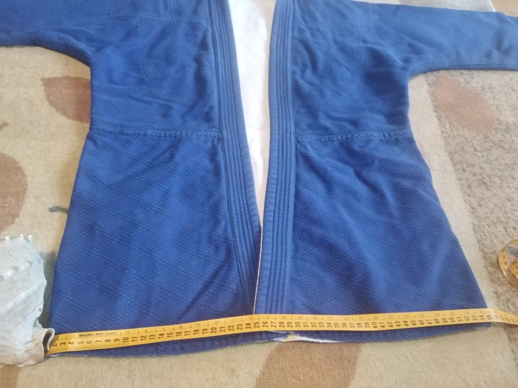 Kimono judo, aikido.