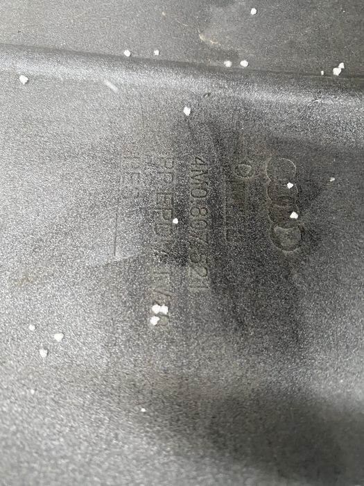 Bara spate Audi Q7 an 2017-2018