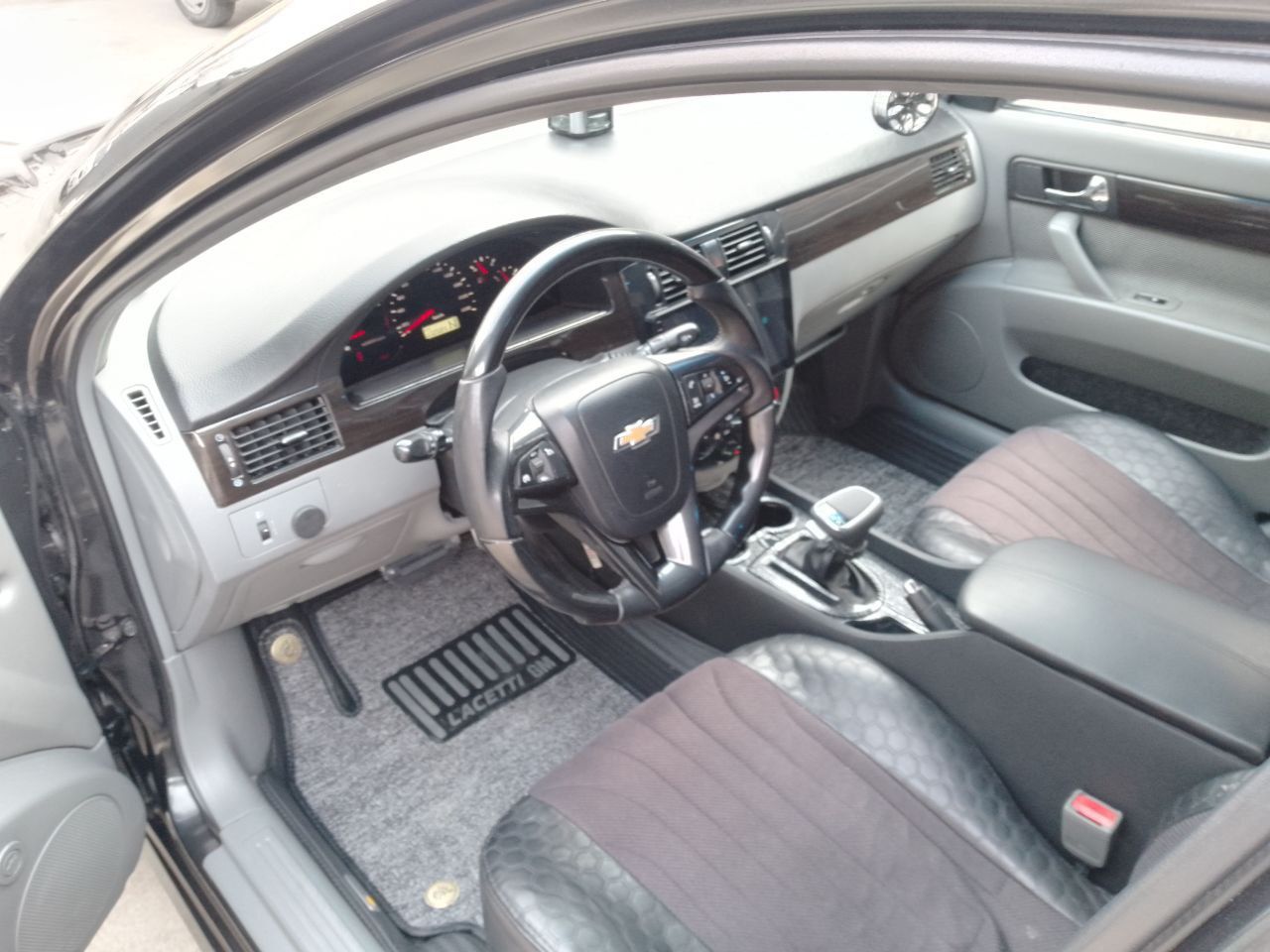 Lacetti 1,8 avtomat sotiladi