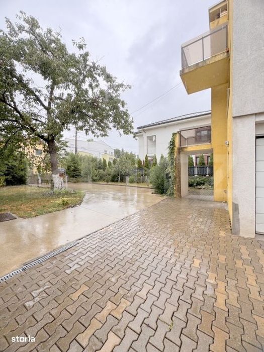 Casa individuala , 3 garaje , terasa ,  352mp utili, zona Dambu Rotund